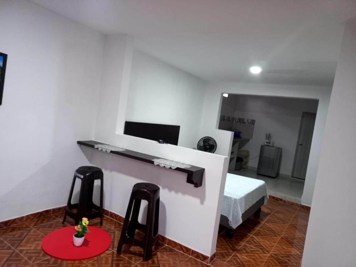 Apartaestudios El Jardin Cali Room photo